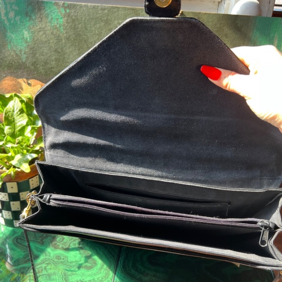 Black Leather Briefcase with Horse Head Closure - Picture 8 of 9